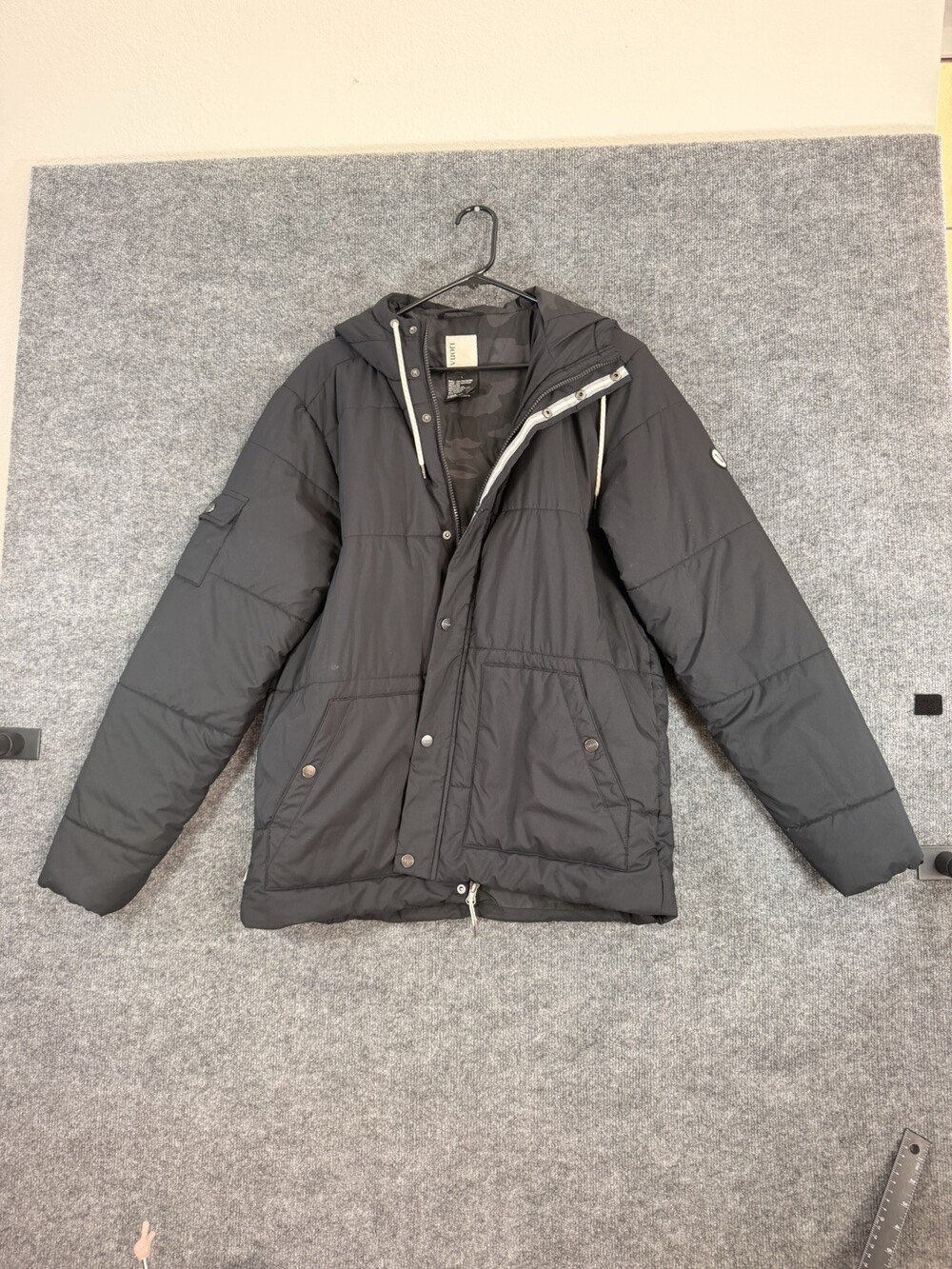 Vuori Langley Insulated Puffer Jacket Mens L Black Camo Hooded Full Zip Coat